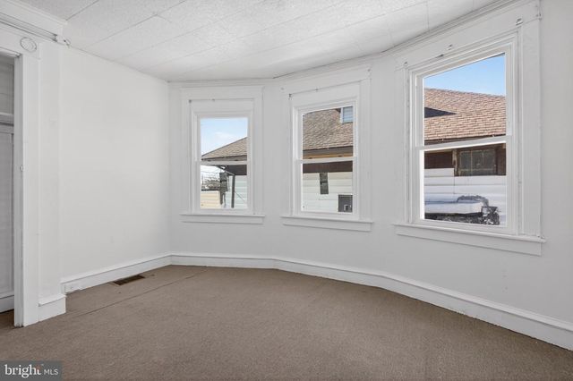 637 CHESTER PIKE, Prospect Park, PA 19076