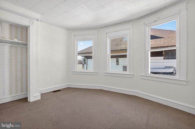 637 CHESTER PIKE, Prospect Park, PA 19076