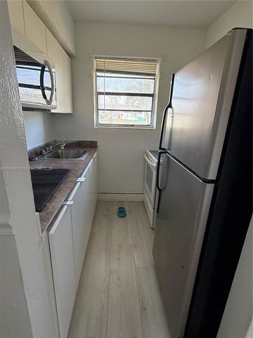 7155 NW 17th Ave 22, Miami, FL 33147