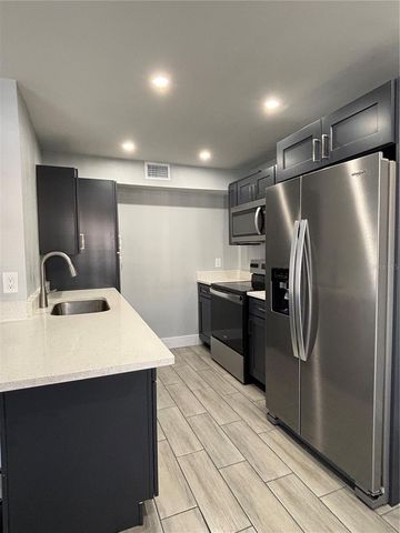 4702 MICHAEL COURT 137, Tampa, FL 33614