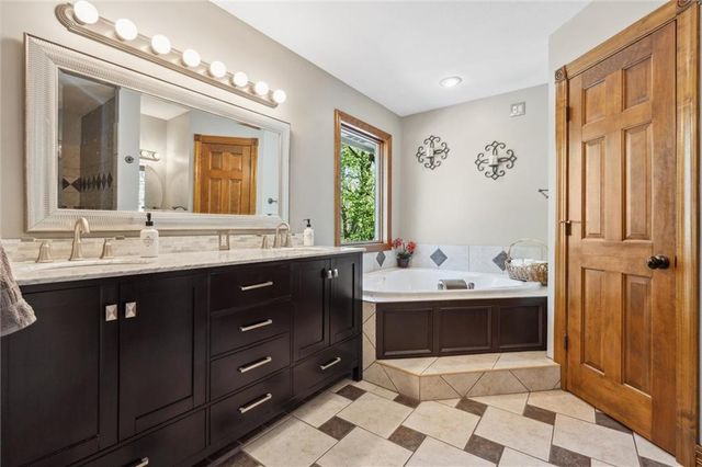 26208 S Southwood Road, Harrisonville, MO 64701