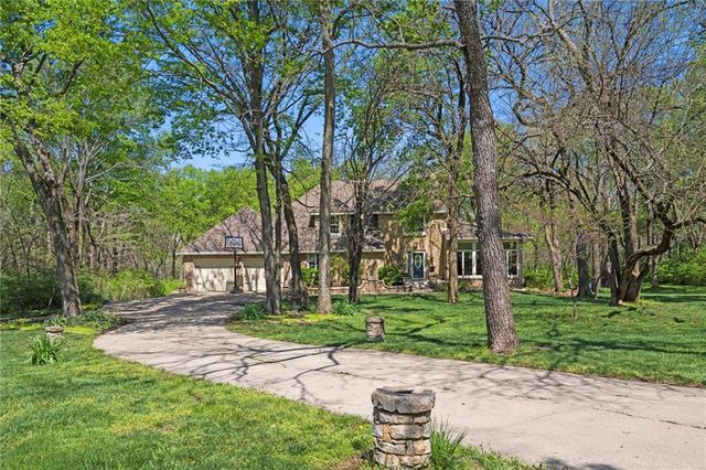 26208 S Southwood Road, Harrisonville, MO 64701