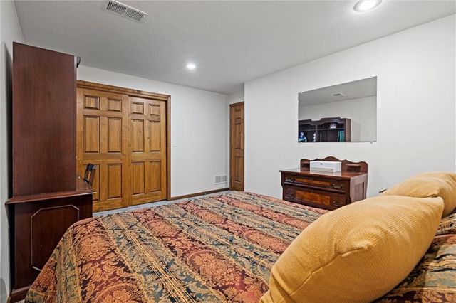 26208 S Southwood Road, Harrisonville, MO 64701