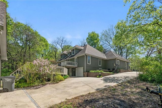 26208 S Southwood Road, Harrisonville, MO 64701