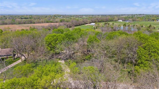 26208 S Southwood Road, Harrisonville, MO 64701