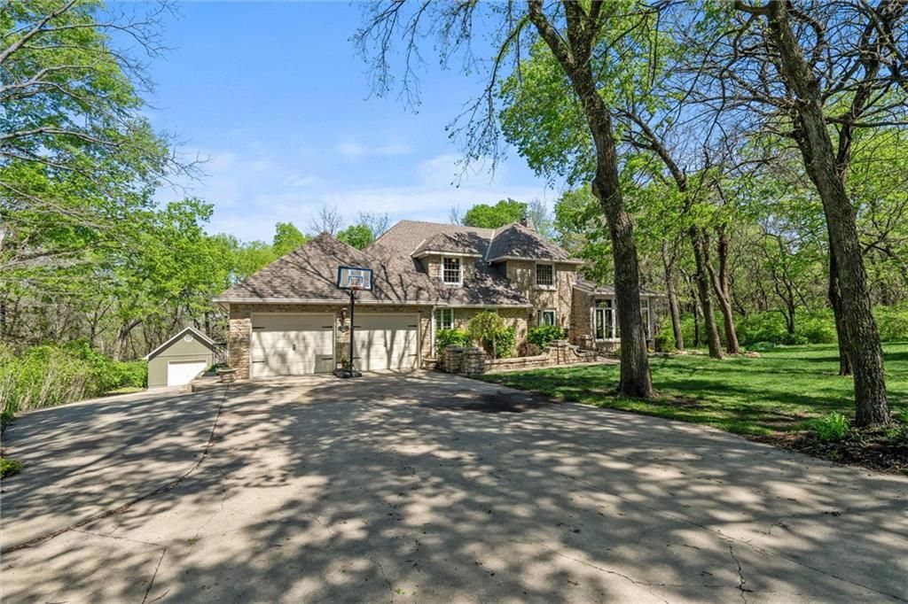 26208 S Southwood Road, Harrisonville, MO 64701