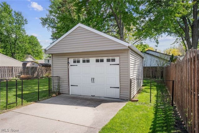 255 Buckeye Drive, Berea, OH 44017