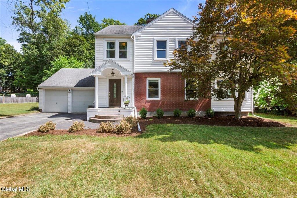 4 Oxford Road, Brunswick, NY 12180