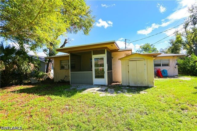 1095 San Remo AVE, Naples, FL 34104