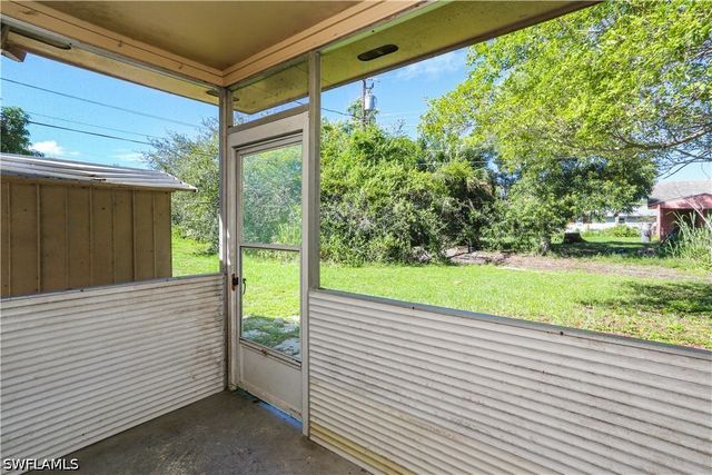 1095 San Remo AVE, Naples, FL 34104