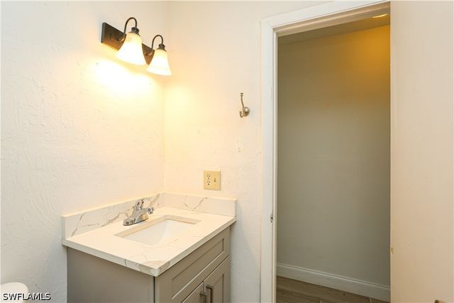 1095 San Remo AVE, Naples, FL 34104