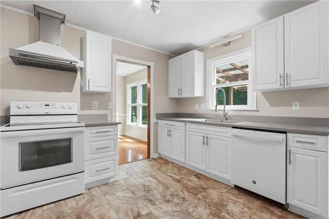 440 Hunters Cove Court, Lawrenceville, GA 30044