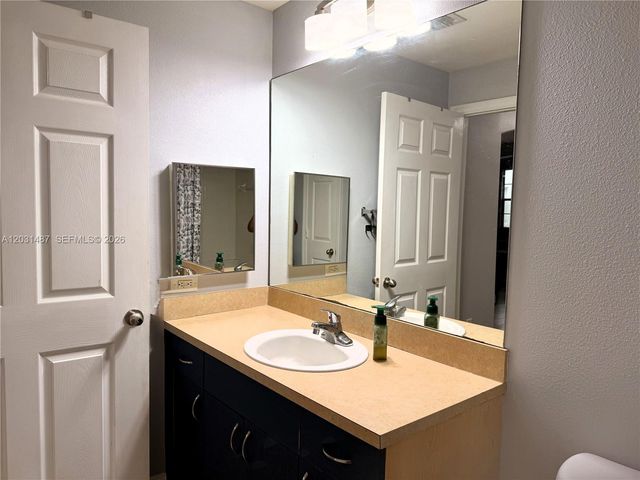 533 NE 3rd Ave 313, Fort Lauderdale, FL 33301