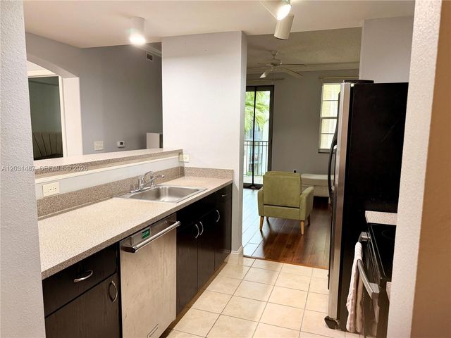 533 NE 3rd Ave 313, Fort Lauderdale, FL 33301