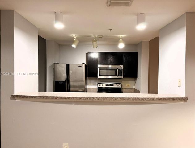 533 NE 3rd Ave 313, Fort Lauderdale, FL 33301