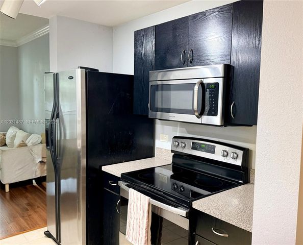 533 NE 3rd Ave 313, Fort Lauderdale, FL 33301