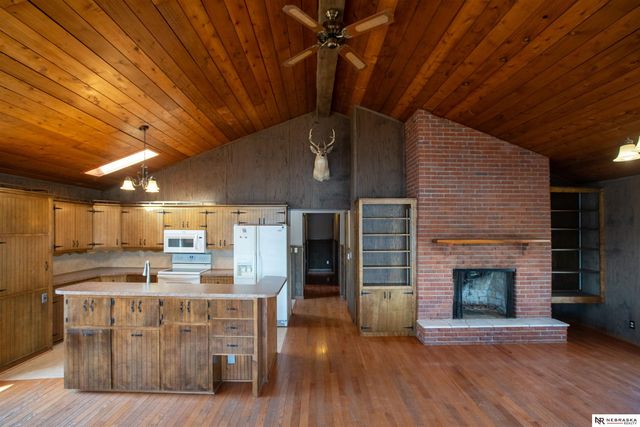 33 Lakewood Drive, Columbus, NE 68601