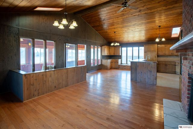 33 Lakewood Drive, Columbus, NE 68601