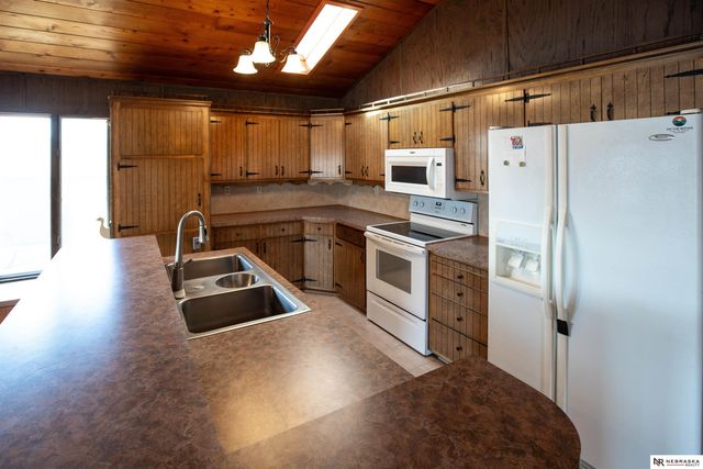 33 Lakewood Drive, Columbus, NE 68601