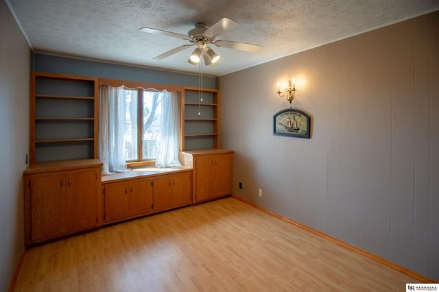 33 Lakewood Drive, Columbus, NE 68601