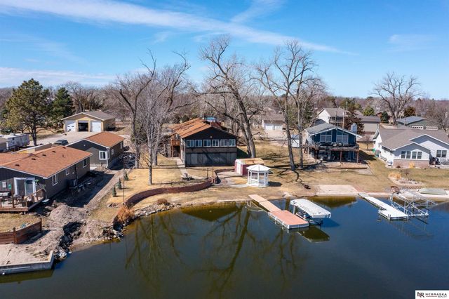 33 Lakewood Drive, Columbus, NE 68601