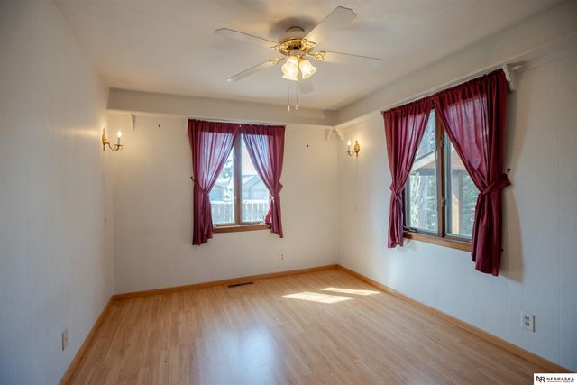 33 Lakewood Drive, Columbus, NE 68601