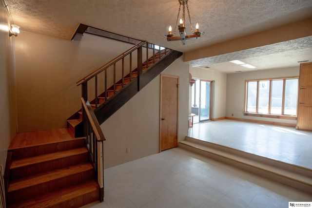 33 Lakewood Drive, Columbus, NE 68601