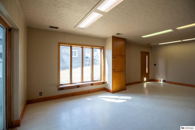 33 Lakewood Drive, Columbus, NE 68601