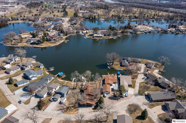 33 Lakewood Drive, Columbus, NE 68601