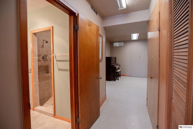 33 Lakewood Drive, Columbus, NE 68601