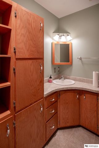 33 Lakewood Drive, Columbus, NE 68601