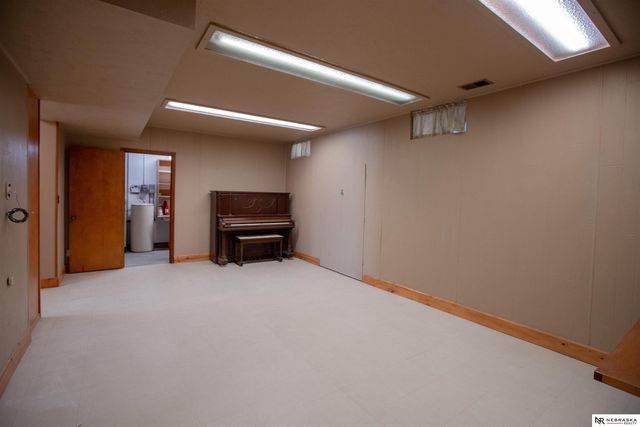 33 Lakewood Drive, Columbus, NE 68601