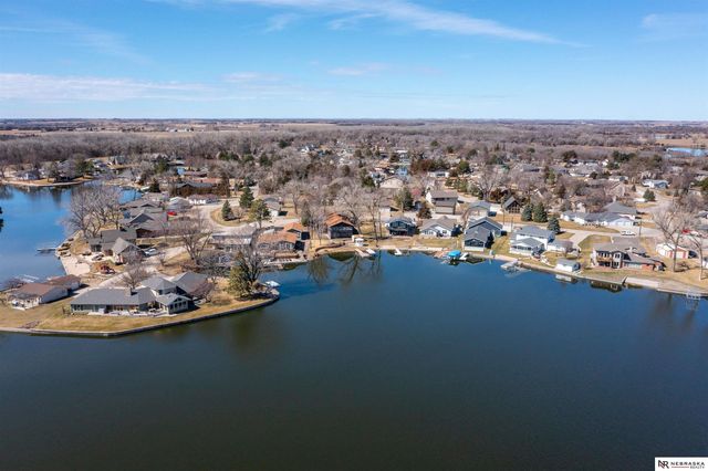 33 Lakewood Drive, Columbus, NE 68601