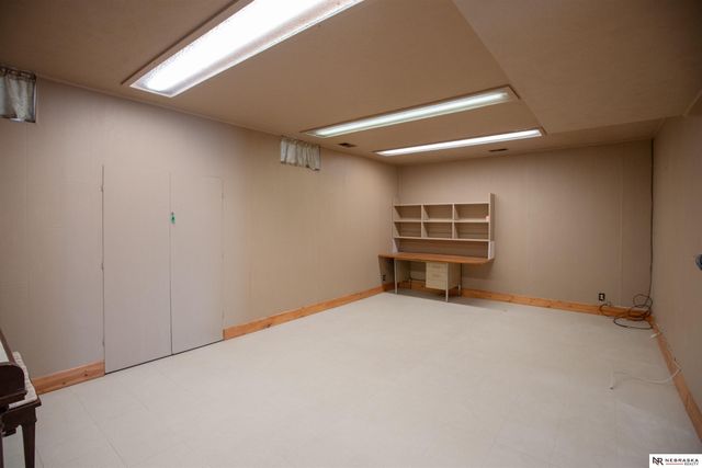 33 Lakewood Drive, Columbus, NE 68601