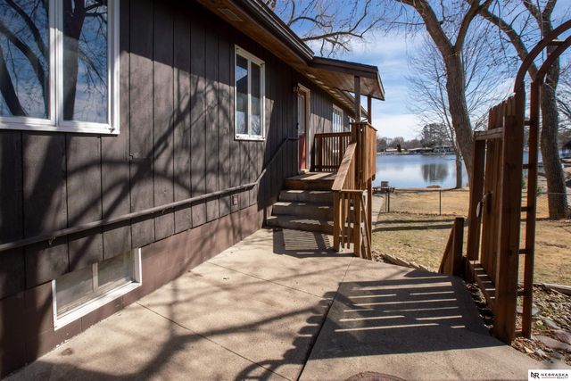33 Lakewood Drive, Columbus, NE 68601