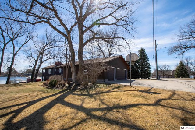 33 Lakewood Drive, Columbus, NE 68601