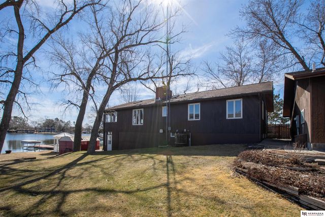 33 Lakewood Drive, Columbus, NE 68601