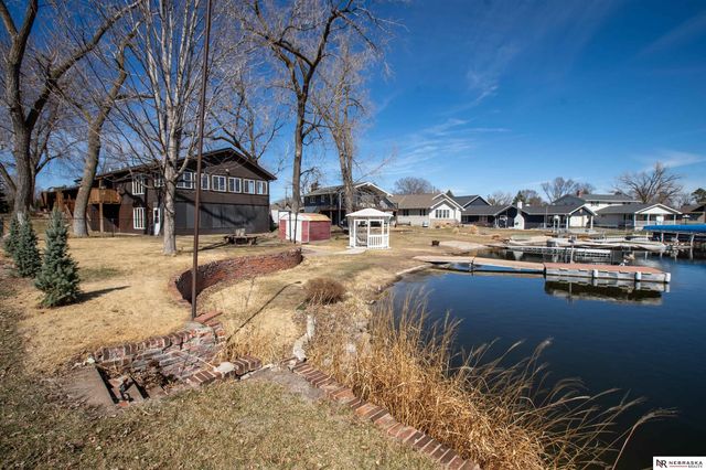 33 Lakewood Drive, Columbus, NE 68601