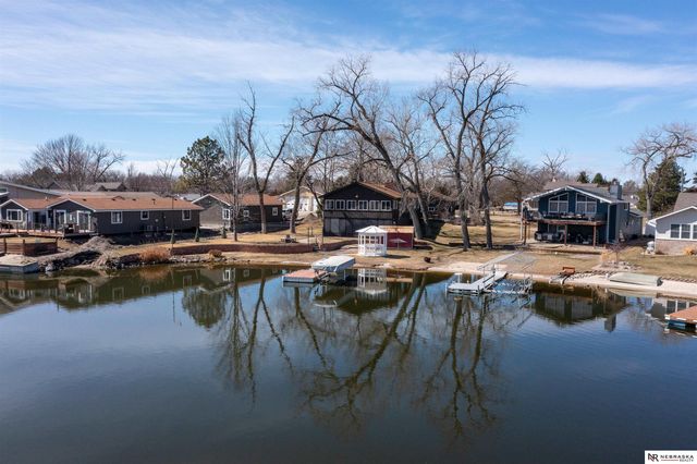 33 Lakewood Drive, Columbus, NE 68601