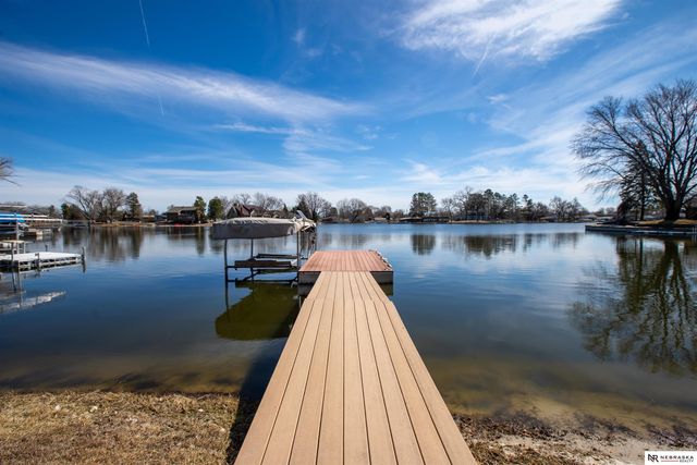 33 Lakewood Drive, Columbus, NE 68601