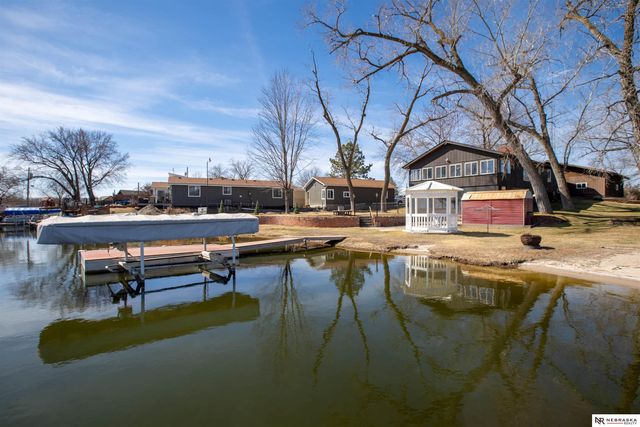 33 Lakewood Drive, Columbus, NE 68601