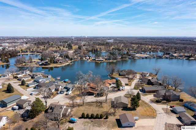 33 Lakewood Drive, Columbus, NE 68601