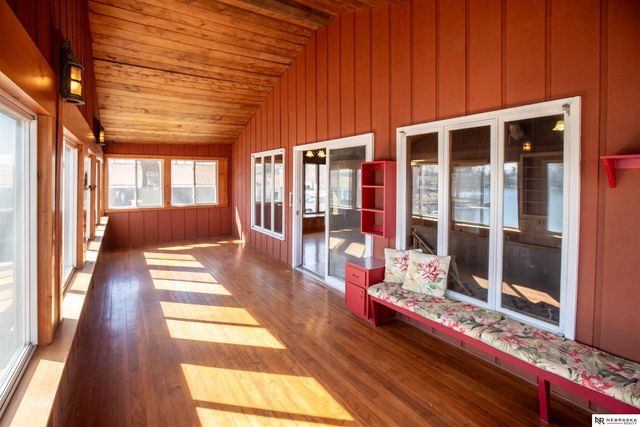 33 Lakewood Drive, Columbus, NE 68601