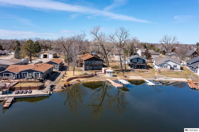 33 Lakewood Drive, Columbus, NE 68601