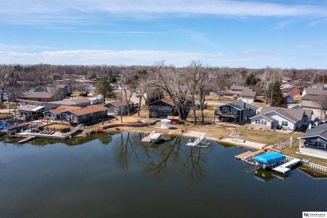 33 Lakewood Drive, Columbus, NE 68601