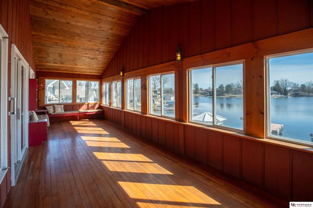 33 Lakewood Drive, Columbus, NE 68601