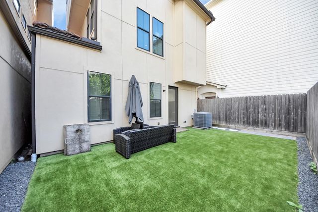 1706 Spring Street, Houston, TX 77007