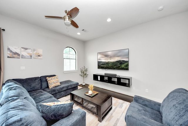 1706 Spring Street, Houston, TX 77007