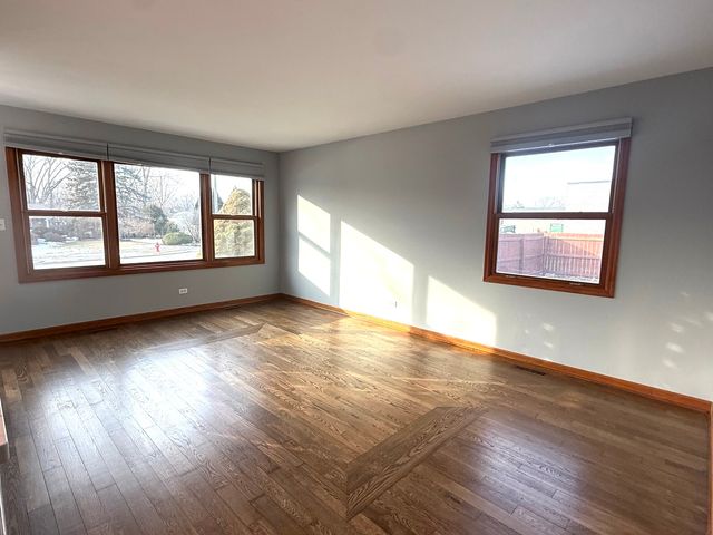 267 N Idlewild Avenue, Mundelein, IL 60060