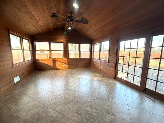 267 N Idlewild Avenue, Mundelein, IL 60060